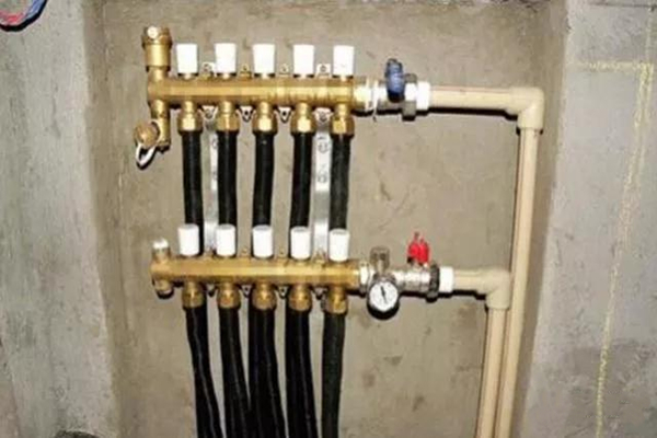 地暖分水器這樣使用才正確，用20年都不會(huì)壞！